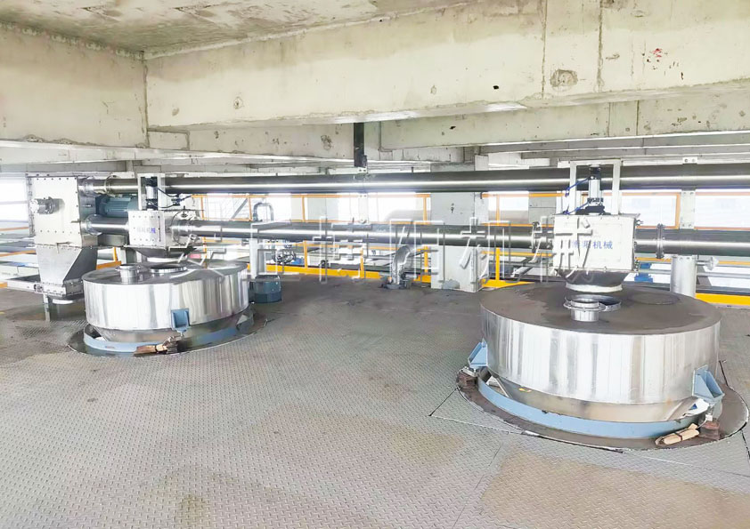 輕鈣管鏈輸送機工作原理  山東管鏈?zhǔn)椒垠w輸送設(shè)備